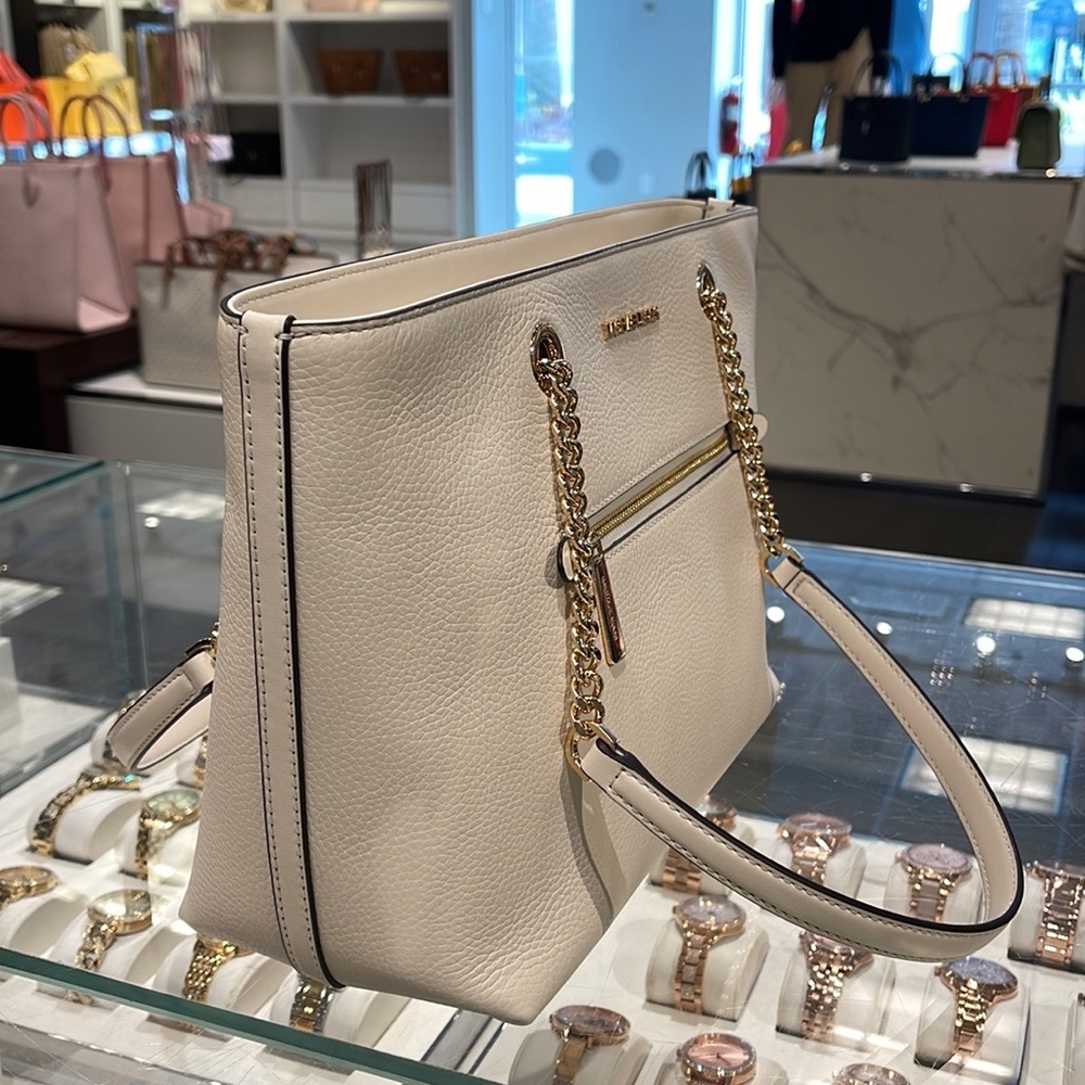 MICHAEL KORS
Jet Set Medium Front Zip Pebbled Leather Chain Tote Bag
Light Cream - Picture 12 of 16